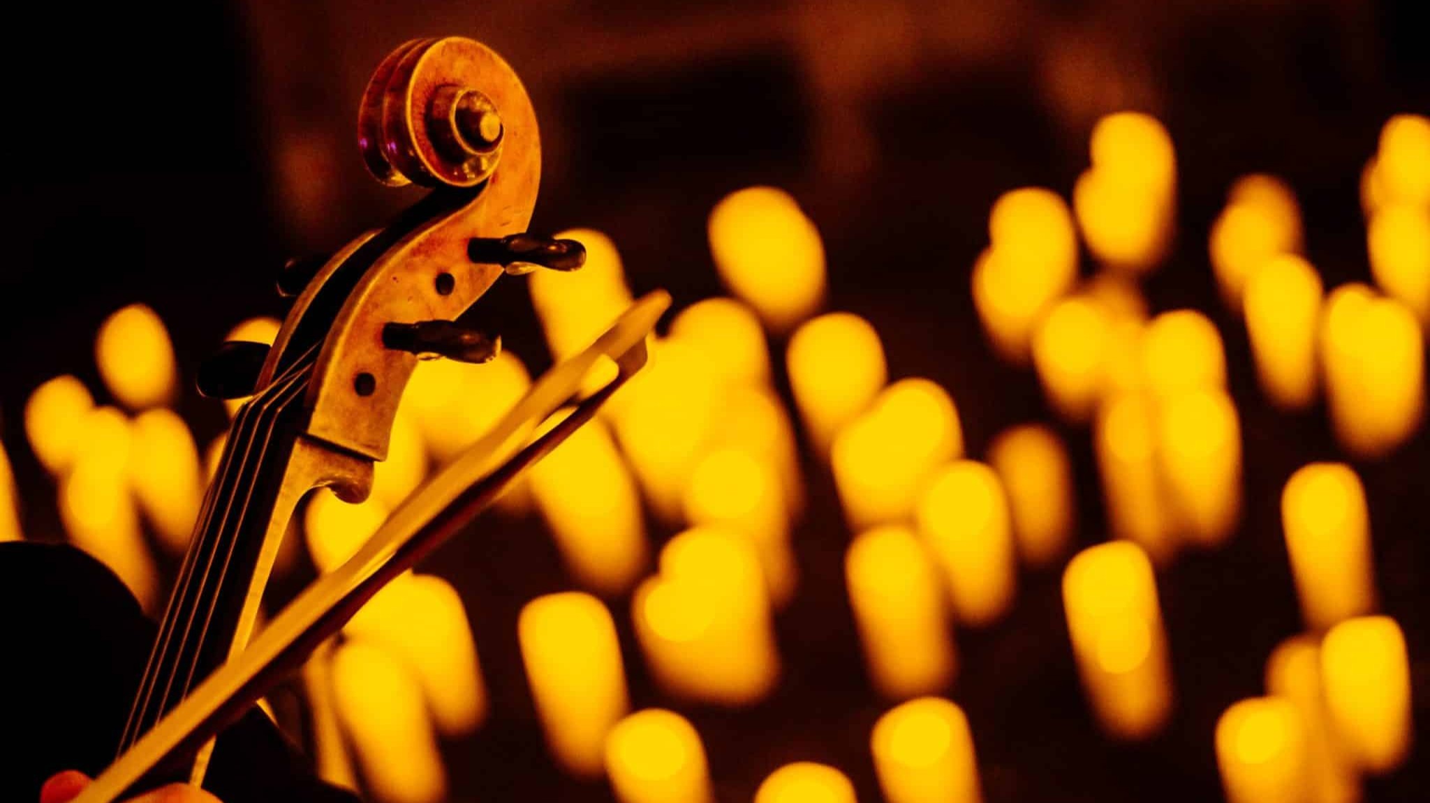 Emil Hasala au violon électrique, concert à la bougie au Château Salavaux